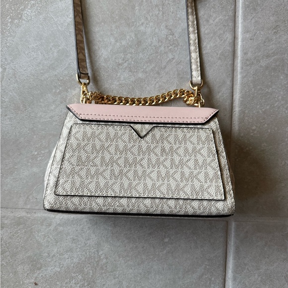 Michael Kors crossbody - Picture 6 of 9
